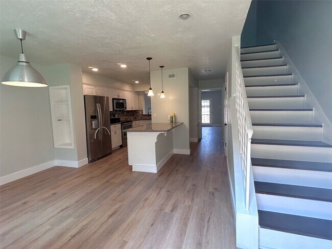 Building Photo - 11550 Chimney Rock Rd