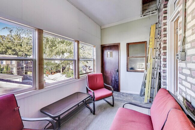 Building Photo - 1506 W Thome Ave