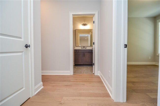 Building Photo - 3963 Enclave Wy