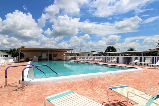 Building Photo - 4117 10th St Ct E