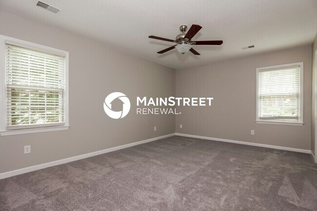 Building Photo - 4 Bedroom Pet-Friendly Home in Charlotte, NC with Main Street Renewal