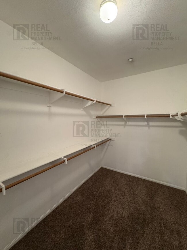 Building Photo - Resort-Style Living Awaits in This Spacious Canyon Hills 3-Bedroom Condo