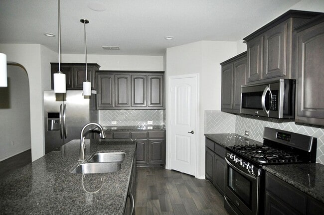 Building Photo - Amazing 4-3.5-2 in North Fort Worth!