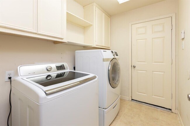Building Photo - 9502 Mustang Park Ct