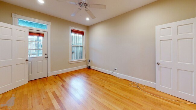 Building Photo - Renovated 2 Bedroom 2 Bath in Columbia Hei...
