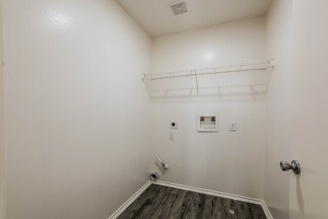 Building Photo - 423 Remington Ridge Dr