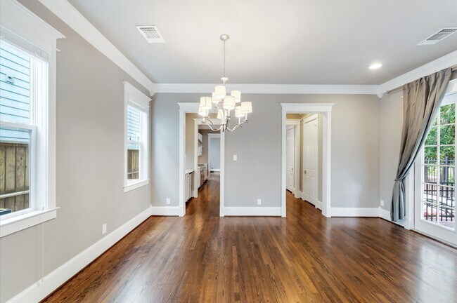 Building Photo - 6 Red Harper Dr