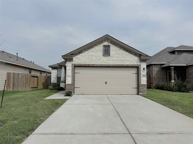 Primary Photo - 14501 Sugar Pines Dr