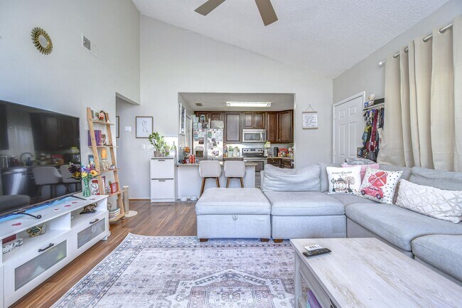 Building Photo - 2926 Lichen Ln