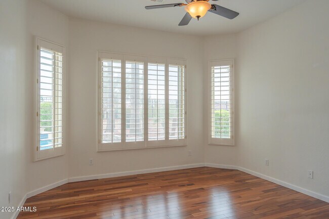 Building Photo - 13417 W La Vina Dr