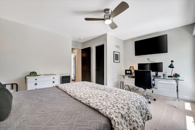 Building Photo - Luxury Ranch House on Champaign Country Club