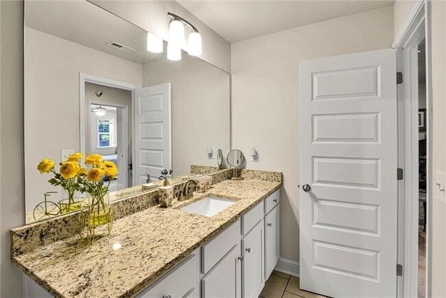 Building Photo - 2423 Chene Dr