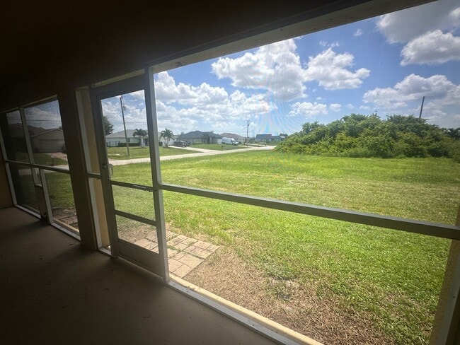 Building Photo - 4 Bedroom plus Den - 2 Bathrooms - 2 Car G...
