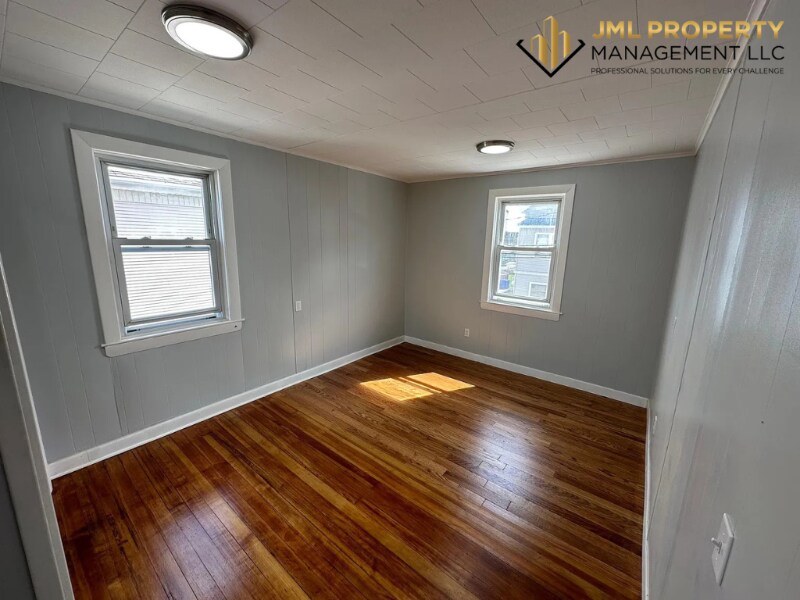 Building Photo - 189 Tripp St