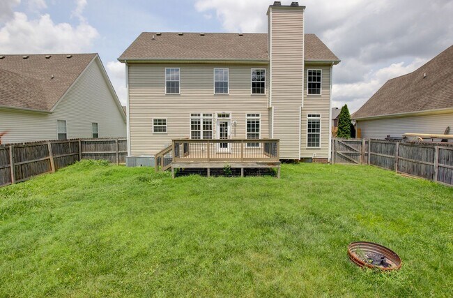 Building Photo - 716 Cavalier Dr