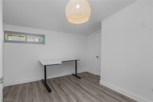 Building Photo - 174 2nd St