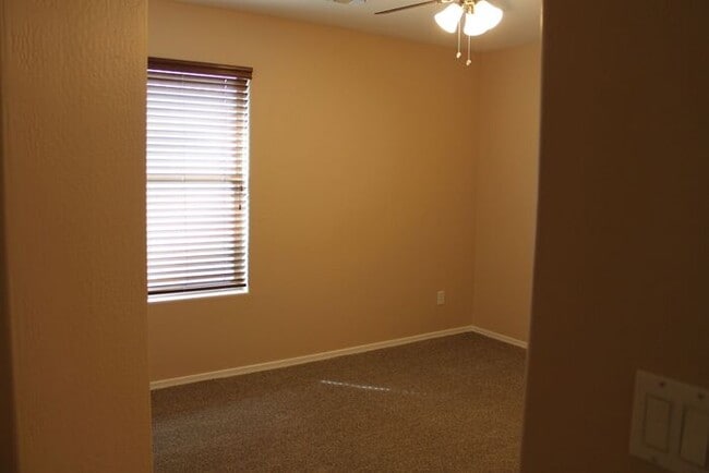 Building Photo - 3 bedroom-Village at San Tan Heights