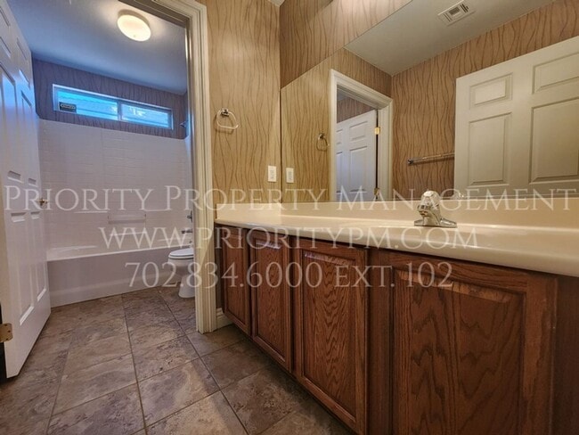 Building Photo - GORGEOUS! Single Story Townhome ~ 2 Bed ~ ...