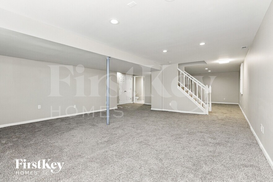Building Photo - 8147 Autumn Ln