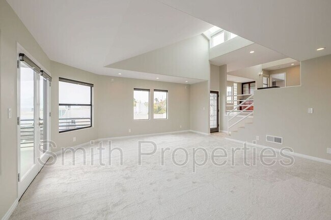 Building Photo - 604 N Irena Ave
