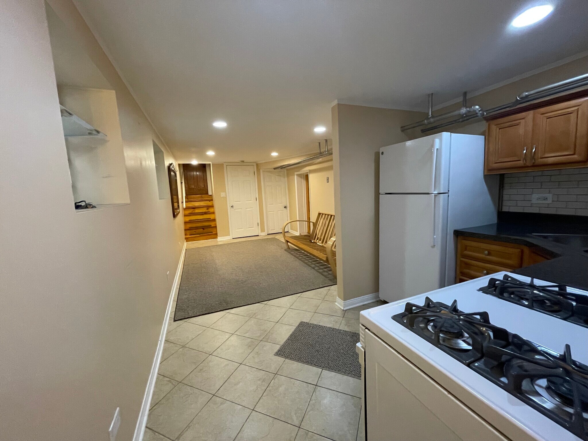 Building Photo - 4021 W Barry Ave