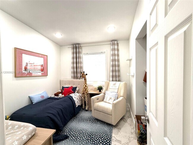 Building Photo - 11020 SW 42nd Terrace