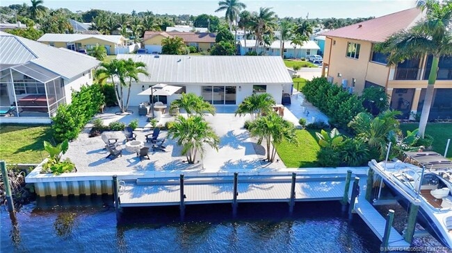 Building Photo - 1425 SW Egret Way