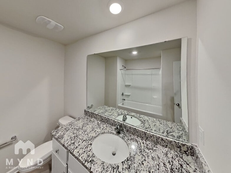Building Photo - 5012 Golden Flyer Ln