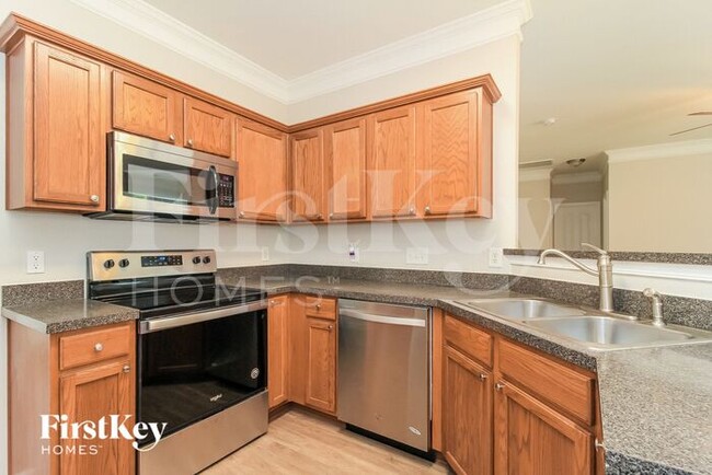 Building Photo - 2165 Rindle Dr