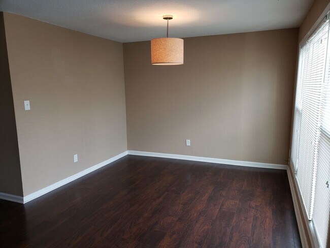 Building Photo - Modern 2 Bed | 2 Bath Townhouse in Town Center!