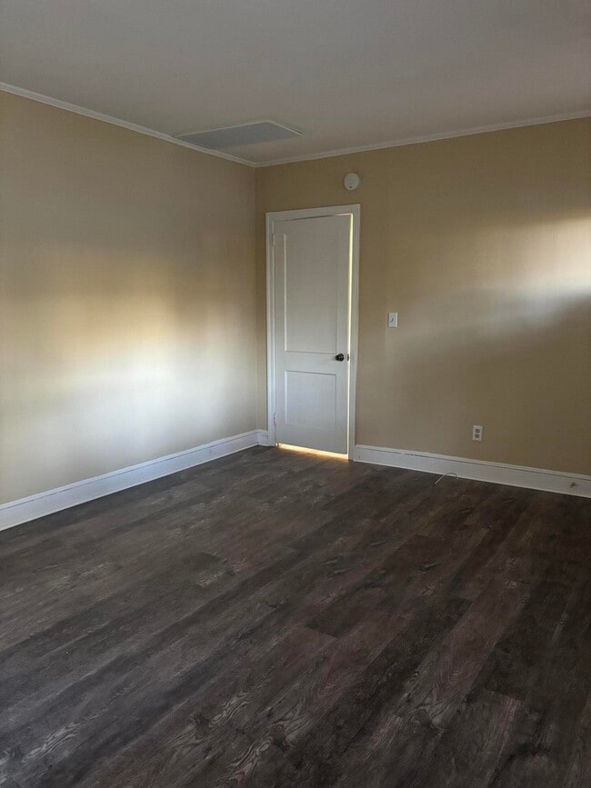 Building Photo - 901 Miller Rd