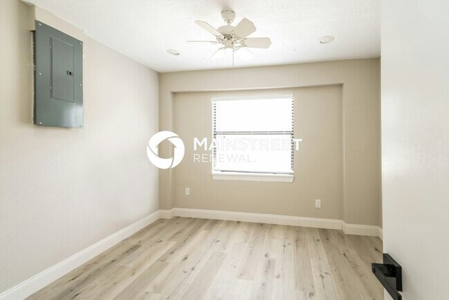 Building Photo - 4 Bedroom Pet-Friendly Home in NEW PORT RICHEY, FL with Main Street Renewal