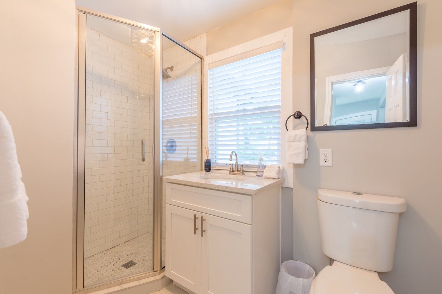 Building Photo - 455 Cove Dr NE