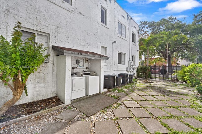 Building Photo - 109 NW 6th Ave