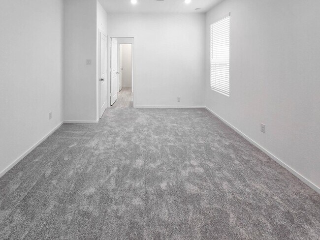 Building Photo - 6323 Laguna Terra Dr