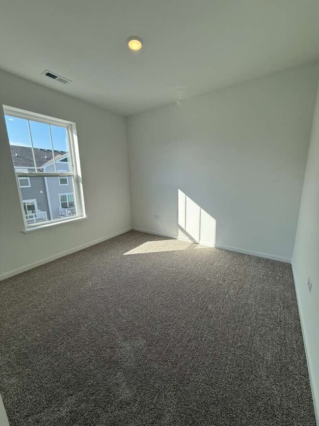 Building Photo - 25644 W Yorkshire Dr