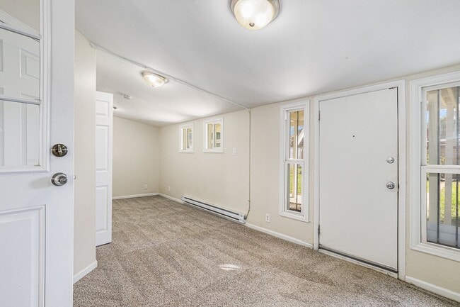 Building Photo - Spacious 2 bedroom with large den in the h...