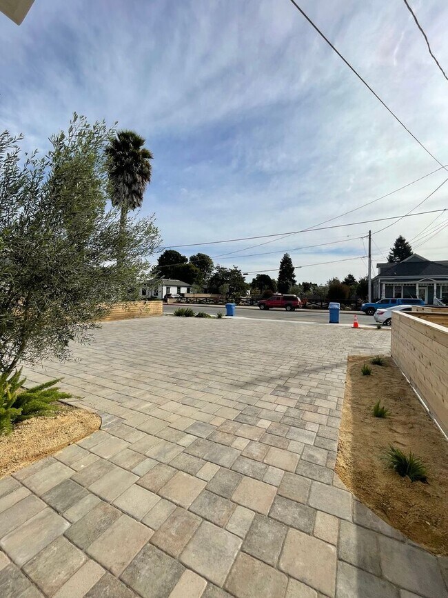 Building Photo - 121 Nelson St