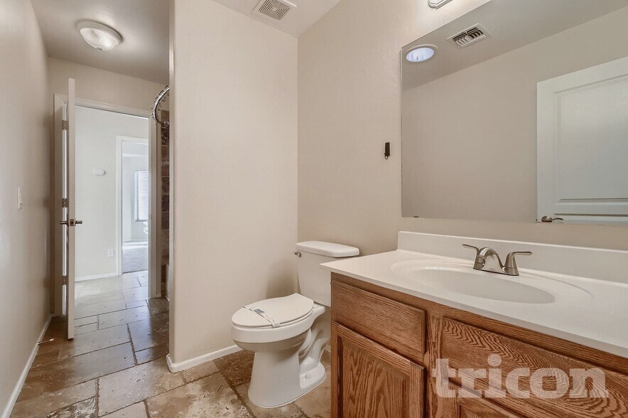 Building Photo - 4410 W Donner Dr