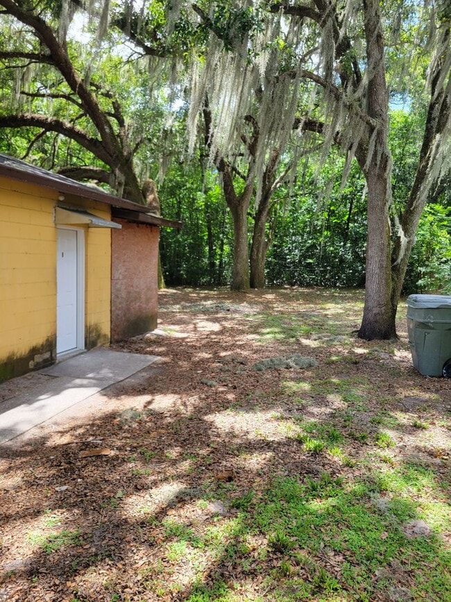 Building Photo - 1 BEDROOM 1 BATH SUITE