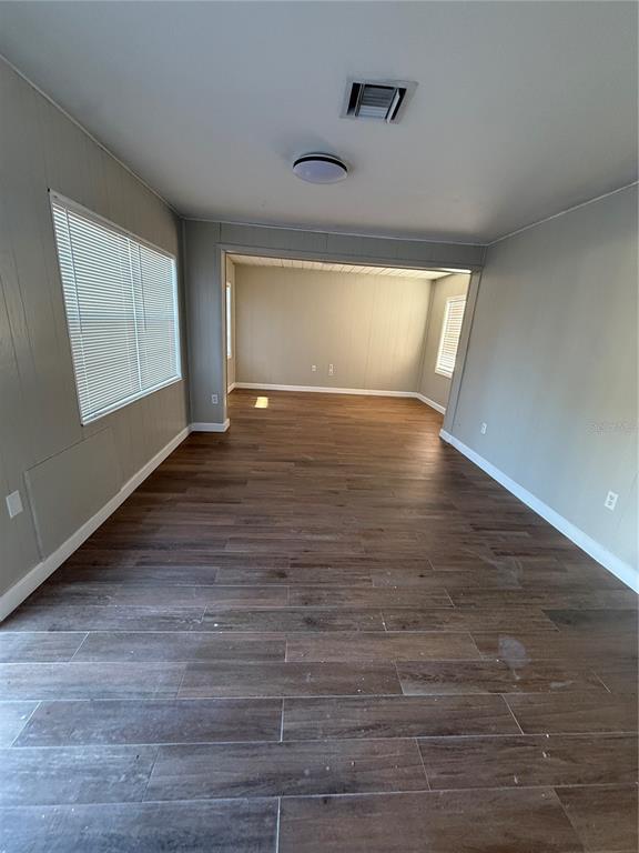 Building Photo - 1418 Queensway Rd