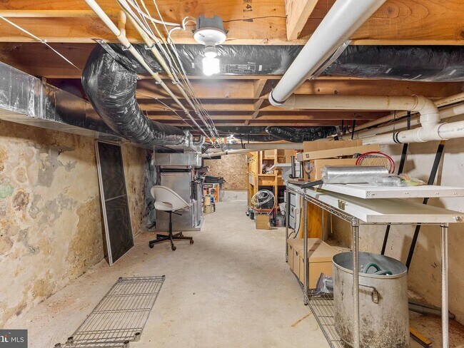 Building Photo - 18 S Madeira St