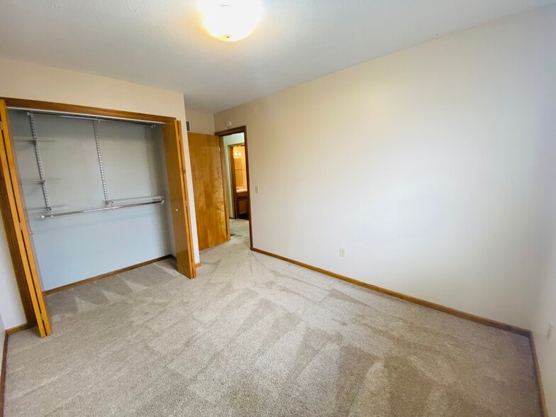 Building Photo - 7491 Shisler St NE