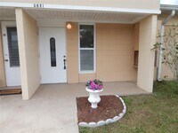 Building Photo - 3821 Club Cir