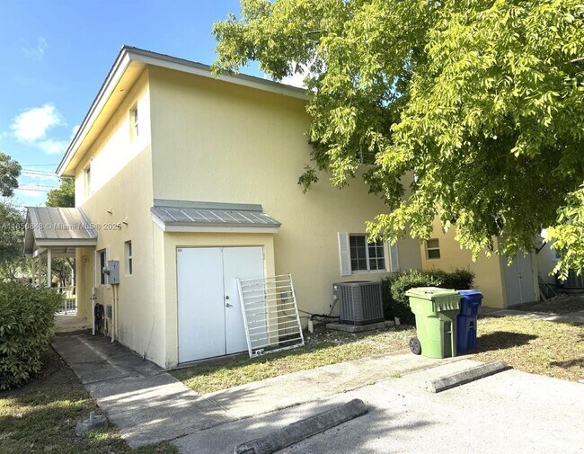 Building Photo - 360 NW 19th Terrace
