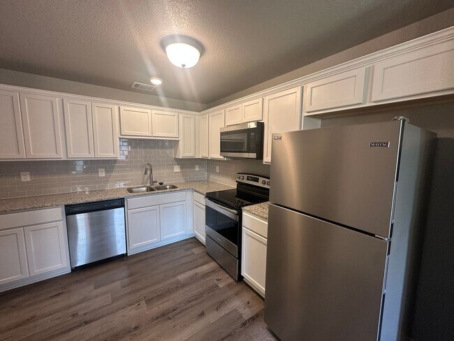 Building Photo - 3Bed/2Bath