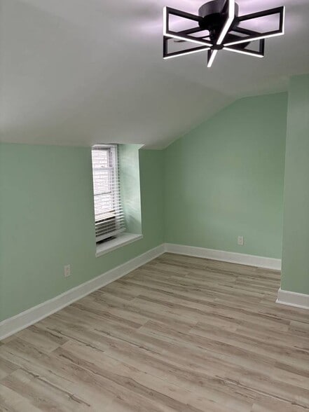 Building Photo - 6112 Ridge Ave