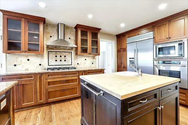 Building Photo - 13993 Alta Vista Ave