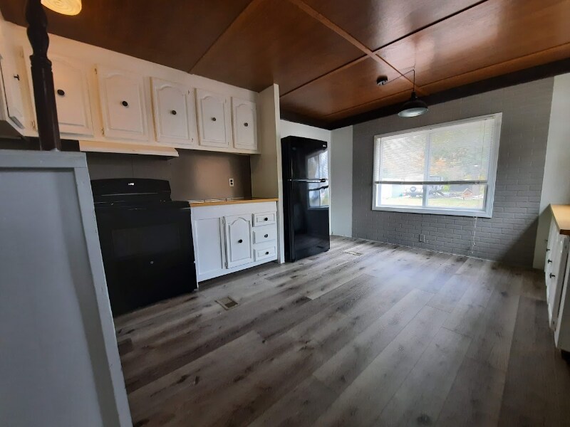 Building Photo - 244 Alder St