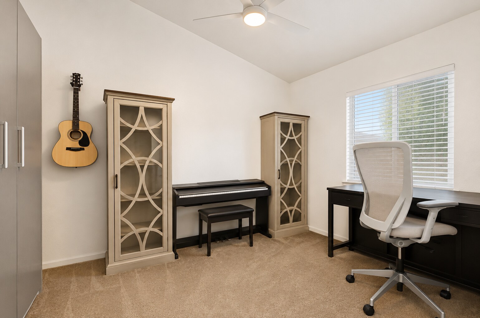 Building Photo - 2605 1/2 Kauana Loa Dr